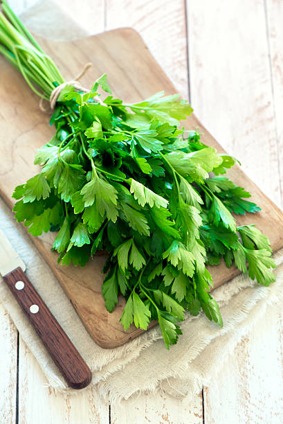istock Organic italian parsley 596082598
