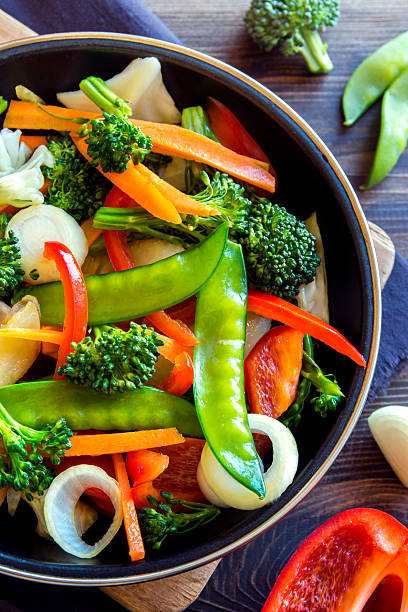 mieszać smażone warzyw  - bean vegetarian food stir fried carrot zdjęcia i obrazy z banku zdjęć