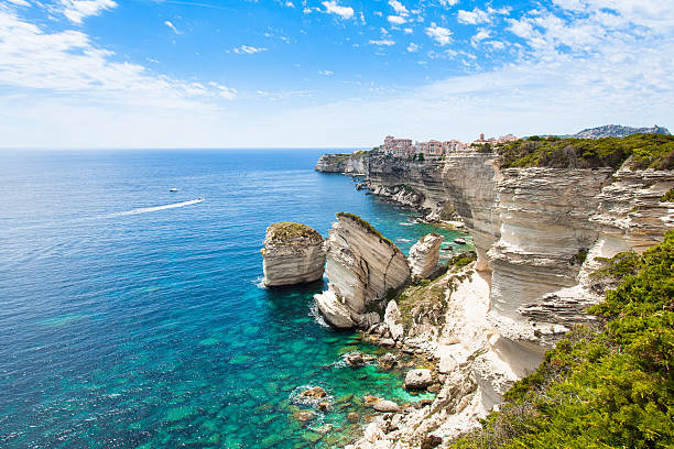 vista da cidade velha de bonifacio, córsega, frança - ocean cliff - fotografias e filmes do acervo