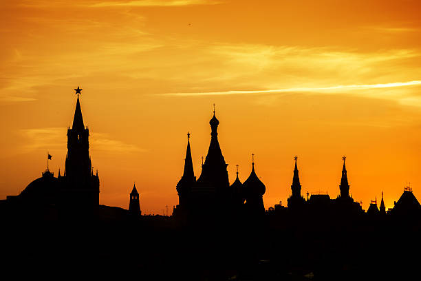 istock Silhouettes of Moscow Kremlin at Red square on sunset 596091374