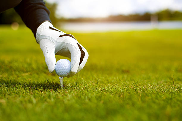 istock Hand hold golf ball with tee on course, close-up 596095208