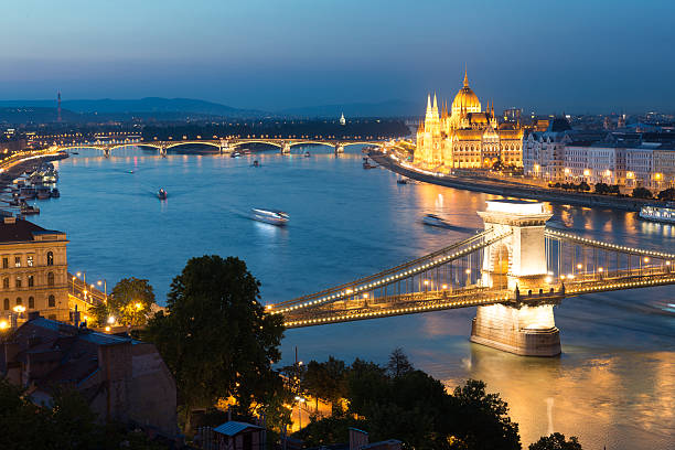 noche panorama budapest - budapest chain bridge panoramic hungary fotografías e imágenes de stock