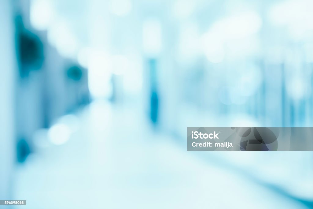 Medizinische verschwommene Hintergrund, leere Krankenhaus-Korridor in Neon blau - Lizenzfrei Bildhintergrund Stock-Foto