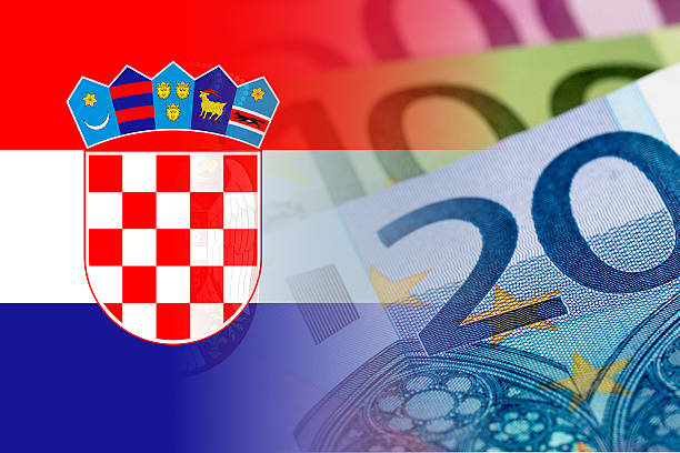 drapeau de la croatie avec billets en euros - european union currency euro symbol currency paper currency photos et images de collection