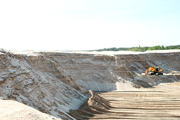 przemysłowe wydobycie piasku. - rock quarry zdjęcia i obrazy z banku zdjęć