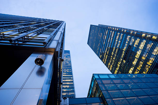 istock Business office building in London, England 596366700