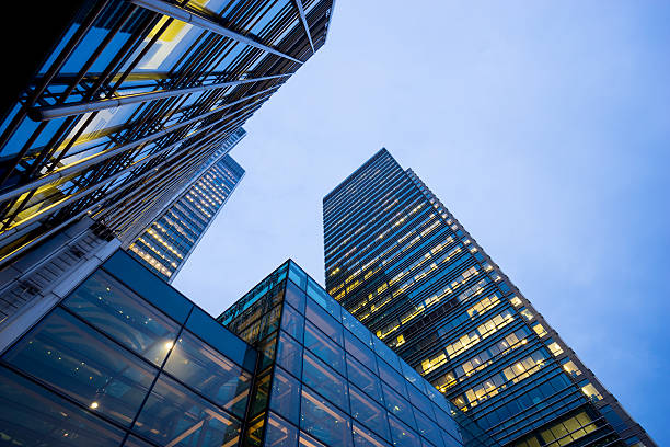 istock Business office building in London, England 596366934