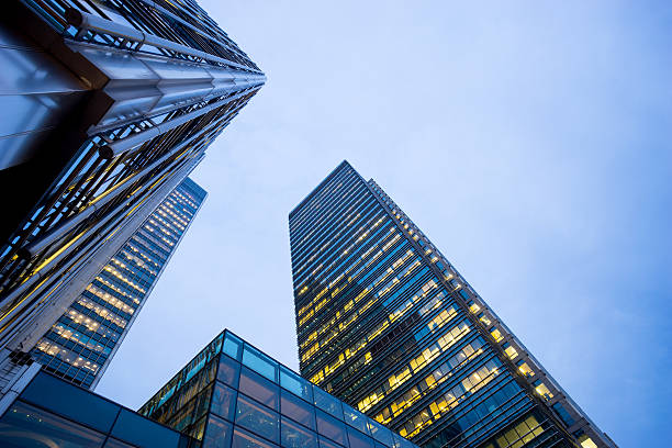 istock Business office building in London, England 596367652