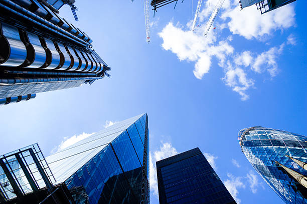 istock Business office building in London, England 596369058