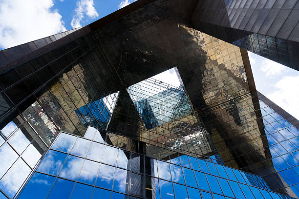 istock Business office building in London, England 596369722