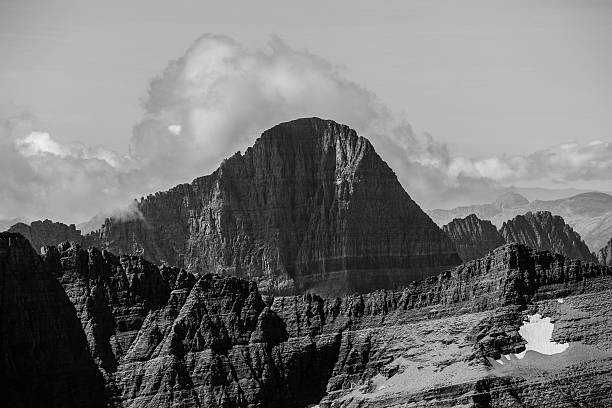 mt. grinnell.  mountain in glacier national park.  montana, usa - mount grinnel imagens e fotografias de stock