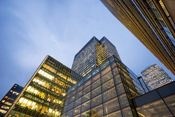 istock Business office building in London, England 596376212