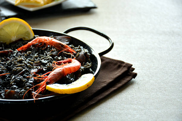 paella of rice black with Squid, accompanied of wine white