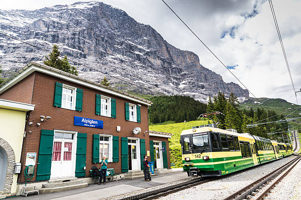estación de alpiglen, cara del norte de eiger, suiza - north face eiger mountain fotografías e imágenes de stock