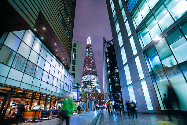 istock Business office building in London, England 596390910