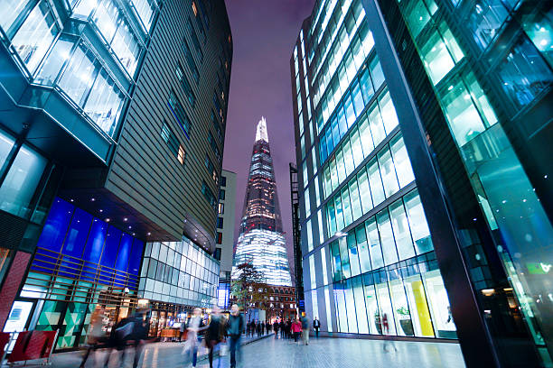 istock Business office building in London, England 596391292
