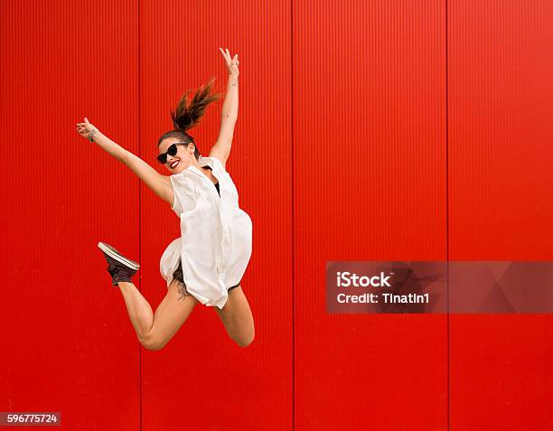 Aktive Glückliche Frau Stockfoto und mehr Bilder von Rot - Rot, Tanzen, Sommer