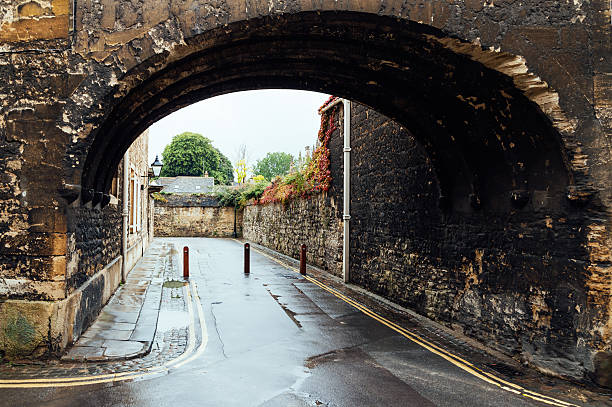 istock Lane in Oxford a rainy day 596787702