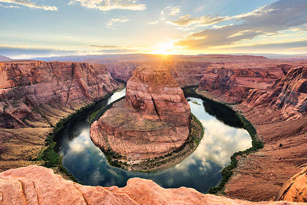 horseshoe bend at sunset - colorado river, arizona - natural landmark imagens e fotografias de stock