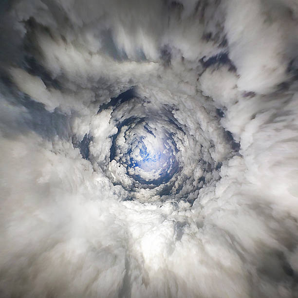 vortice nuvoloso - occhio del ciclone foto e immagini stock