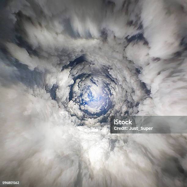 Vortice Nuvoloso - Fotografie stock e altre immagini di Occhio del ciclone - Occhio del ciclone, Nube, Tunnel