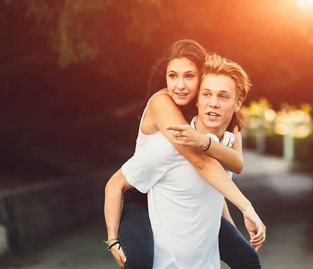 istock Teenage Couple 596804298