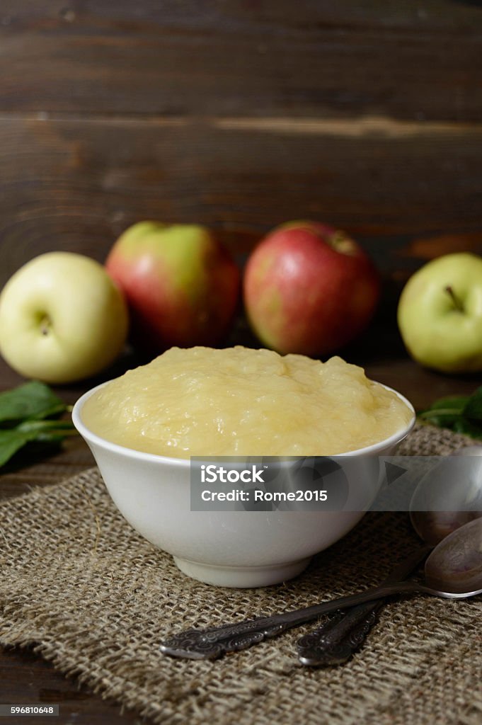 Mela Grattugiata - Fotografie stock e altre immagini di Salsa di mele -  Salsa di mele, Bebé, Mela - iStock