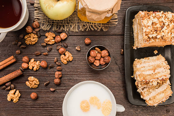 primer plano de la torta de nueces - gold carbohydrate food food and drink fotografías e imágenes de stock