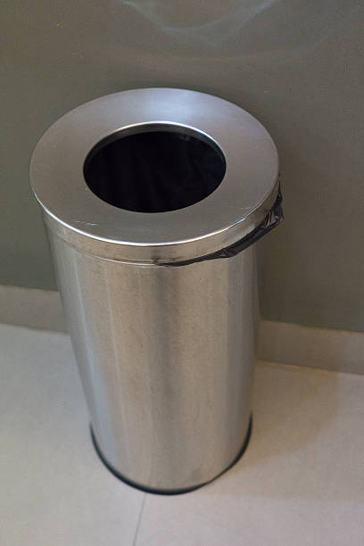 istock bin and trash bags in the toilet 597259088