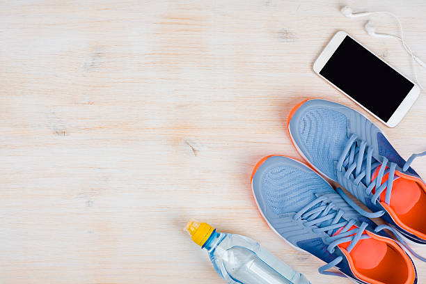 objetos de actividades deportivas sobre fondo de madera con espacio de copia - orange white audio fotografías e imágenes de stock