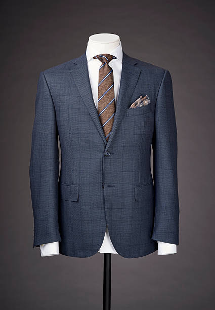 traje de negocios para hombres sobre fondo gris - tailor suit textile fashion fotografías e imágenes de stock