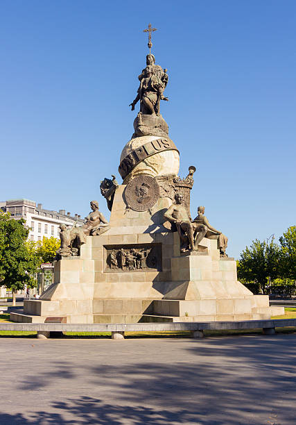 istock Statue monument to Columbus in Valladolid, Spain 597656844
