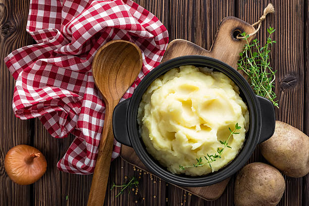 puré de papas  - mashed potatos fotografías e imágenes de stock