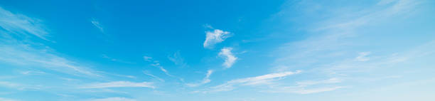 cielo blu e nuvole bianche  - cumulus cloud condensation sky blue foto e immagini stock