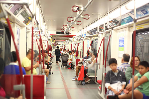 à l’intérieur de la rame de métro toronto rocket - ttc photos et images de collection