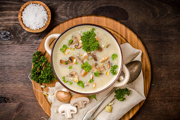 zuppa di funghi con prezzemolo - soup appetizer vegetable vegetarian food foto e immagini stock