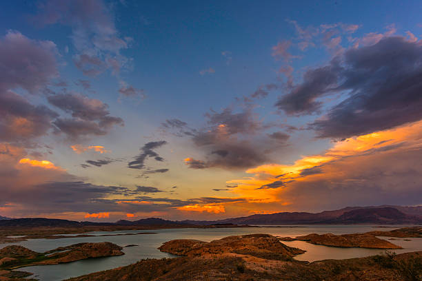 istock Beautiful sunset cloud over Lake Mead 597927218