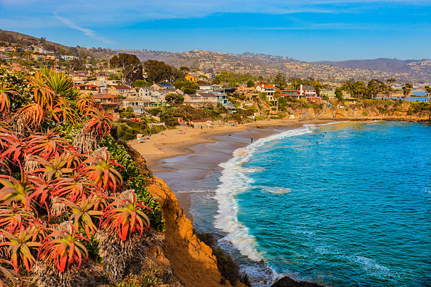 istock Laguna Beach coastline with beach houses and cliffs, CA 597932226