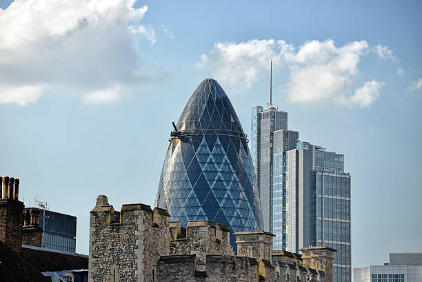 istock Vista su Londra: The Swiss Re Tower 597948284