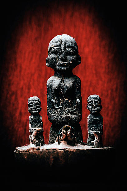 arte da áfrica ocidental, poder vodu. - indigenous culture nigerian culture african descent nigeria - fotografias e filmes do acervo