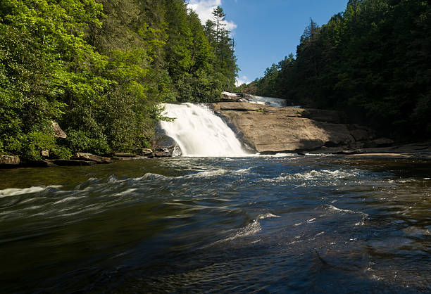 тройной водопад в дупон стейт форест северная каролина - triple falls стоковые фото и изображения