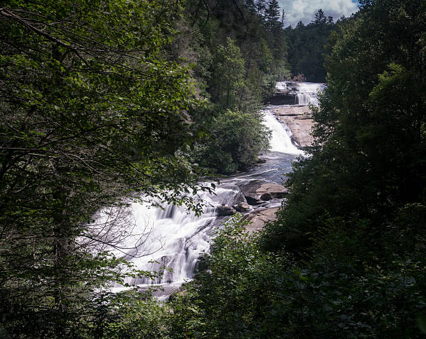 тройной водопад в дупон стейт форест северная каролина - triple falls стоковые фото и изображения