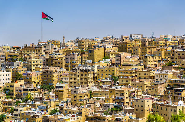 skyline von amman, jordanien - west facade stock-fotos und bilder