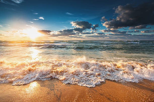 istock Beautiful sunrise over the sea 598077732