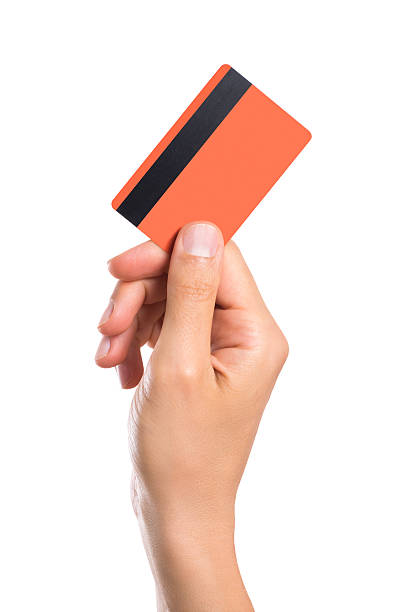 mão segurando cartão de crédito - showing buying paying clipping path - fotografias e filmes do acervo