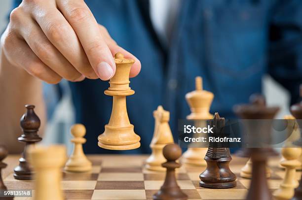 Foto de Jogo De Xadrez e mais fotos de stock de Estratégia - Estratégia,  Xadrez - Jogo de tabuleiro, Tabuleiro de Xadrez - iStock