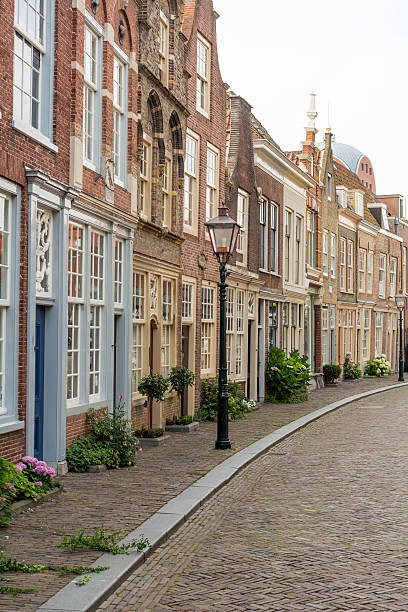 hofstraat (ulica dworska) w historycznym mieście dordrecht - dordrecht zdjęcia i obrazy z banku zdjęć