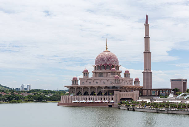 istock Putra Mosque (Masjid Putra) at Putrajaya Malaysia 598158406