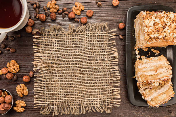 primer plano de la torta de nueces - gold carbohydrate food food and drink fotografías e imágenes de stock