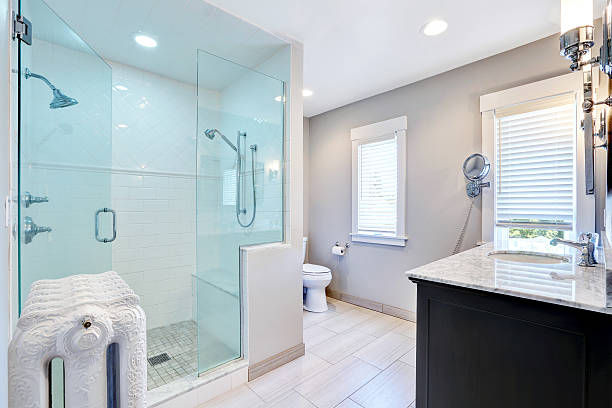 istock Refreshing bathroom with walk in shower and cast-iron radiator 598165970